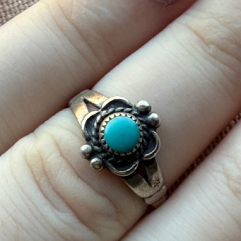 Turquoise Silver Ring - Picture 3 of 5